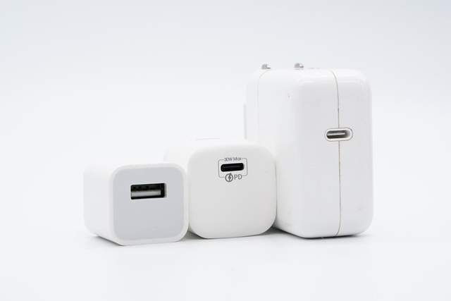 30W PD快充充电器市场摸底 iPhone 13最适合哪一款？