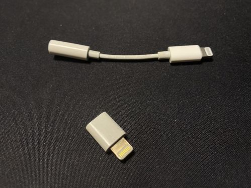 告别充电器 iPhone 12新机包装内不再包含适配器，引发市场热议